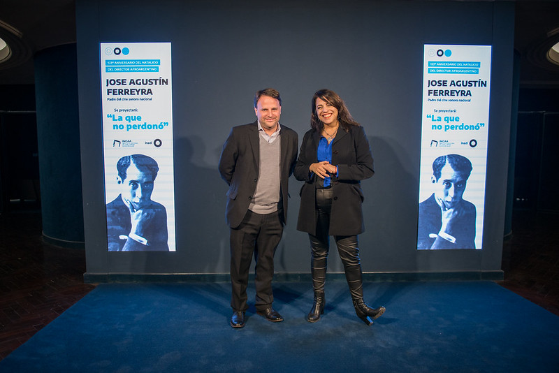 Nicolás Batlle y Victoria Donda en la recepción del Cine Gaumont